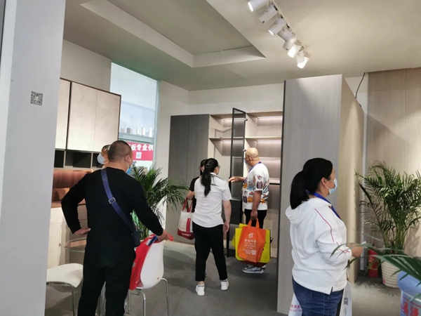 时印木门亮相第十九届中国国际门业展览会
