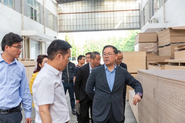 省经济和信息化厅领导一行莅临客来福全屋定制参观调研