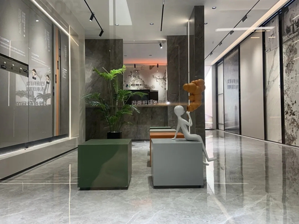 冠珠陶瓷首个全岩板形象店落地高安，开启高质招商新模式