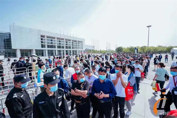 金迪木门一举斩获双奖，势不可挡