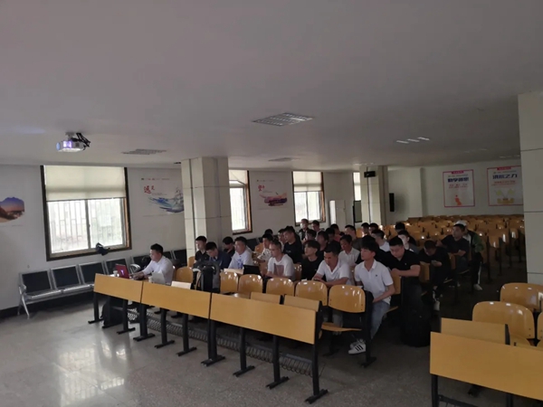 星月神防盗门举行零售部4月份月度会议