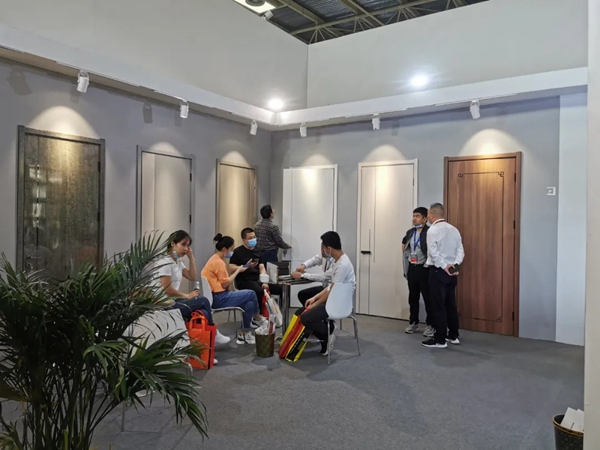 时印木门亮相第十九届中国国际门业展览会