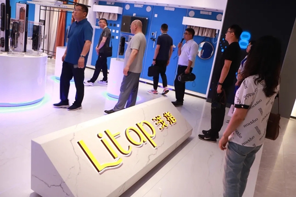 省工业设计协会领导以及临沂市政企考察团莅临诗尼曼全屋定制进行考察交流 省工业设计协会领导以及临沂市政企考察团莅临诗尼曼全屋定制进行考察交流