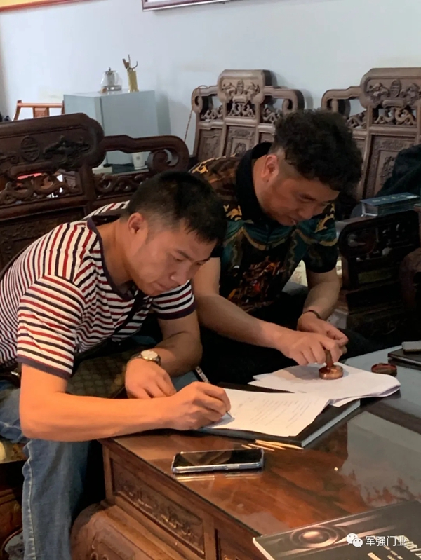 军强门业永康门博会上砥砺前行，再创佳绩！
