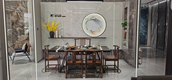 华鹏陶瓷昆明旗舰店来袭，探寻不一样柔光空间