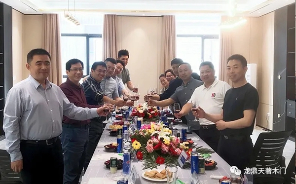 居然之家集团副总裁携团队参观指导龙鼎天著生产基地