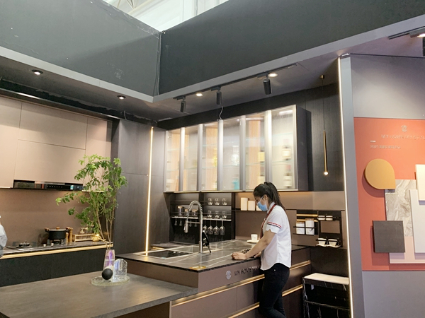 北京定制家居门业展丨思诺尔家严峰：培育大批区域大商是短期目标