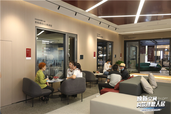 新豪轩门窗全国首家1500㎡直营店落户武汉，创行业典范！
