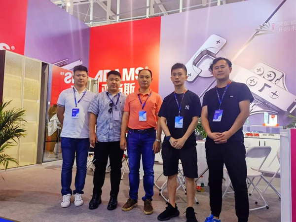 南京博览会直击 | 亚当斯变幻王亮相，实力圈粉中