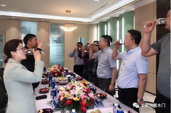 居然之家集团副总裁携团队参观指导龙鼎天著生产基地