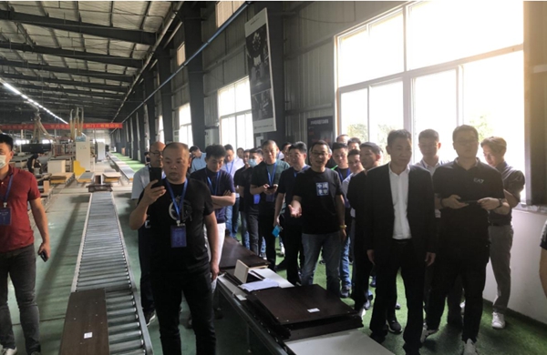 成都市智能家居商会“星工厂考察·华中行” ——走进伊恋、亚丹、万华、诗尼曼、冠东、伊仕利