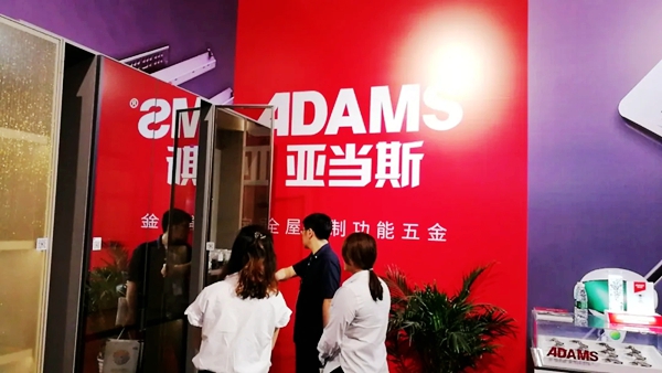 南京博览会直击 | 亚当斯变幻王亮相，实力圈粉中