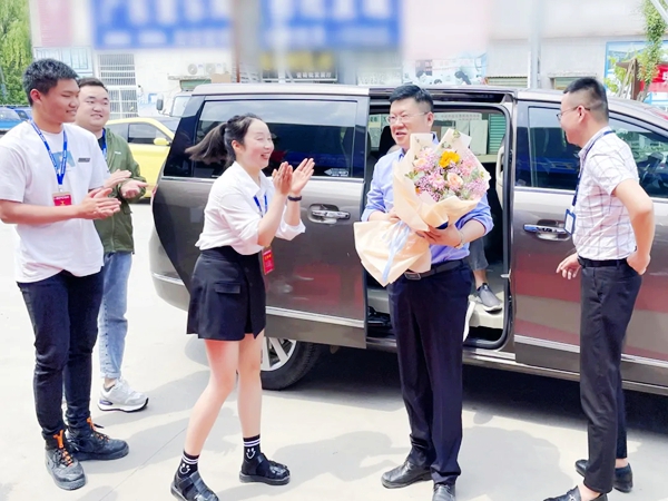 魅派全屋定制董事长任远军空降太和旗舰店,同筑千万大商,携手共赢未来! 魅派全屋定制董事长任远军空降太和旗舰店,同筑千万大商,携手共赢未来!