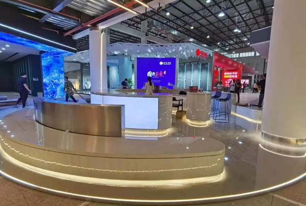 冠珠陶瓷首个全岩板形象店落地高安，开启高质招商新模式