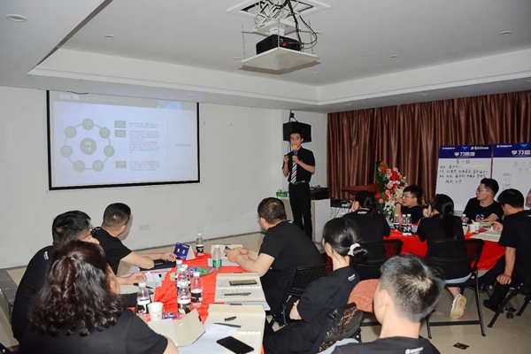 【赋能终端】荣高门窗第八届新商成长特训营圆满落幕，手把手助力全国新商轻松创业！