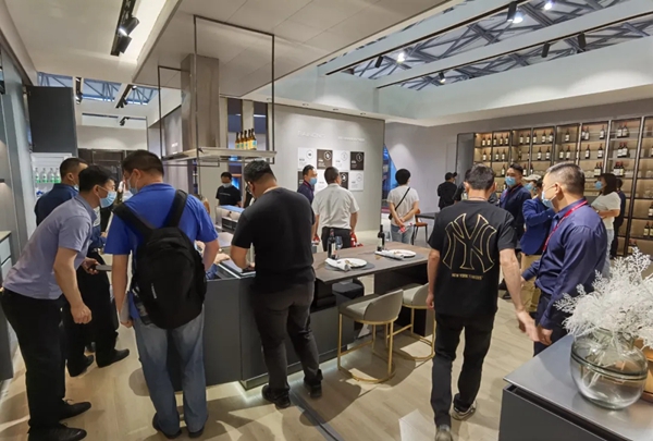 百能不锈钢家居亮相上海厨卫展，掀起后现代家居定制风潮！