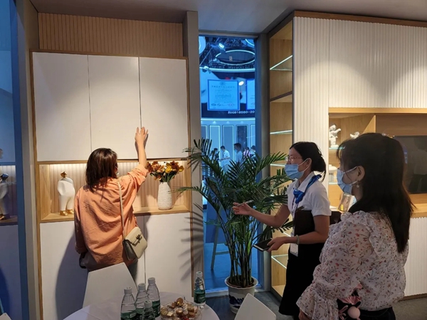 伊仕利家居重磅亮相武汉全屋定制博览会，燃爆全场！