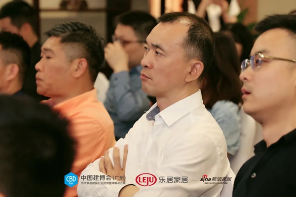 轩尼斯门窗总裁曾庆伟出席中国家居精品年鉴启动礼