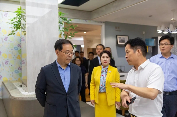 省经济和信息化厅领导一行莅临客来福全屋定制参观调研