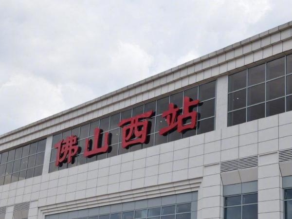 布局高铁广告，金科瓷砖再次强势霸屏