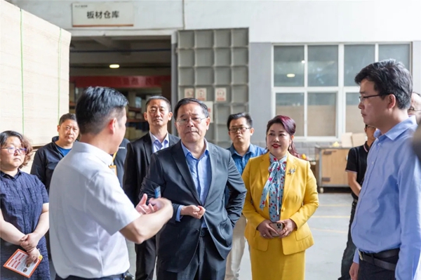 省经济和信息化厅领导一行莅临客来福全屋定制参观调研