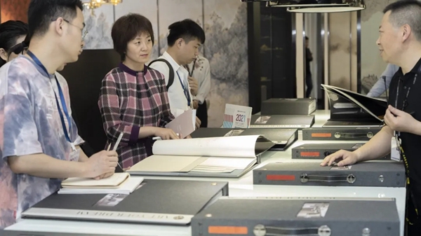  中展智奥、新浪家居、行业资深人士代表团走进艾是·布家居