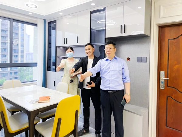 魅派全屋定制董事长任远军空降太和旗舰店,同筑千万大商,携手共赢未来! 魅派全屋定制董事长任远军空降太和旗舰店,同筑千万大商,携手共赢未来!