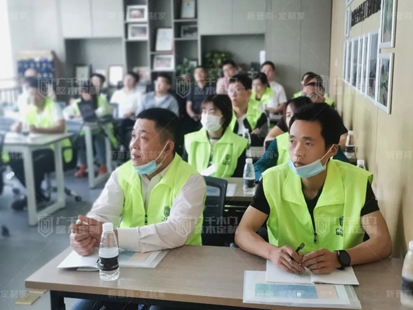 广千木门整木定制商学院2105班金牌店长特训营圆满结束 广千木门整木定制商学院2105班金牌店长特训营圆满结束