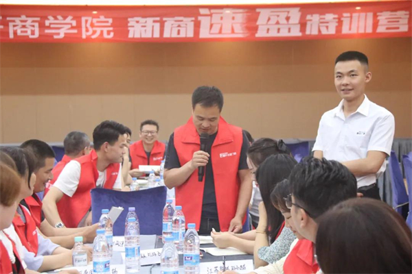 富轩全屋门窗：锻造精英团队，赢战终端