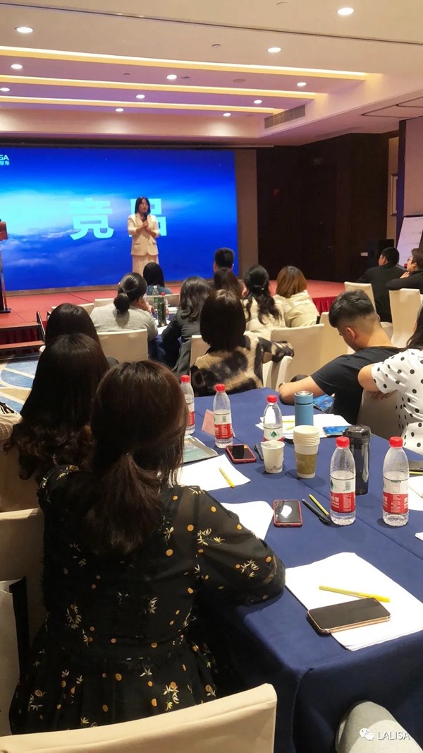 2021年LALISA莱丽莎壁布线下百万门店培训会圆满成功! 2021年LALISA莱丽莎壁布线下百万门店培训会圆满成功!