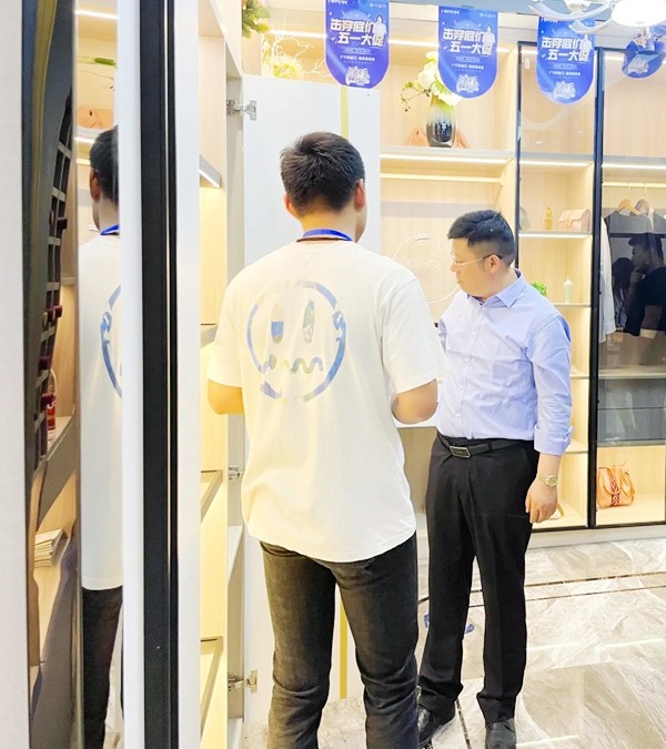 魅派全屋定制董事长任远军空降太和旗舰店,同筑千万大商,携手共赢未来! 魅派全屋定制董事长任远军空降太和旗舰店,同筑千万大商,携手共赢未来!