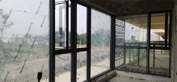 伊美德门窗分享安徽项目，大面积落地窗封阳台