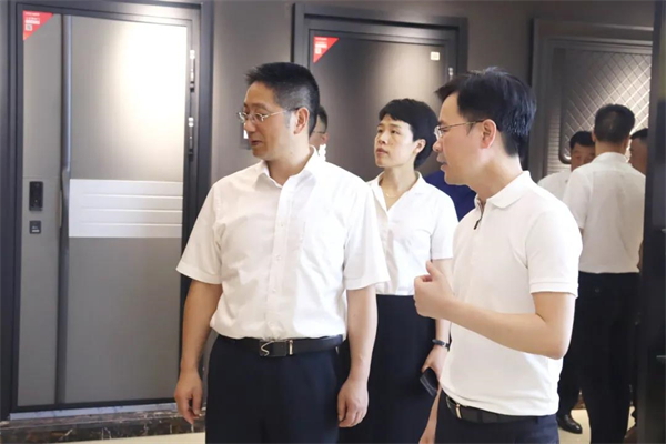 金凯德入户门：武义县委书记姚激扬一行来访调研，鼓励公司高质量发展！