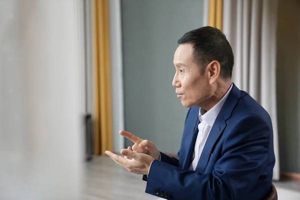 财联社专访天洋墙布董事长李哲龙，播放超百万