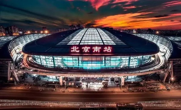 霸屏五大国家级交通枢纽,顺辉陶瓷高铁广告火热放映中!