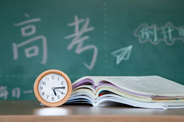 魅派智能全屋定制|致高考：得遂凌云壮志，万类霜天竞自由