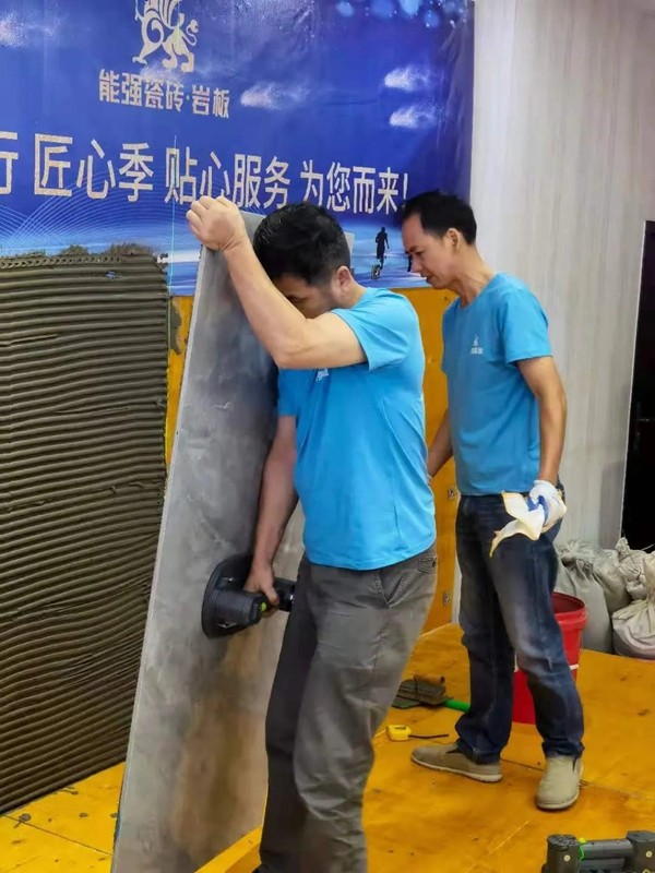 黄金石代 | 能强陶瓷微缝超平铺贴工艺来了！