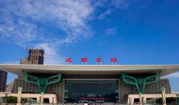 霸屏五大国家级交通枢纽,顺辉陶瓷高铁广告火热放映中!