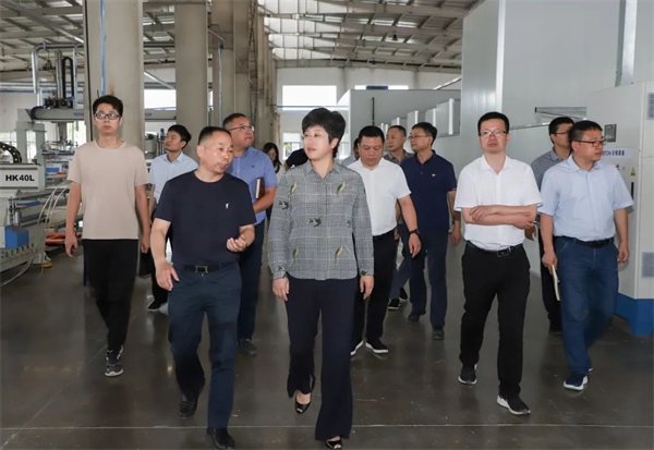 星月神防盗门：婺城区委书记蔡艳等一行莅临公司新工厂考察调研