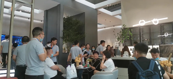 燃爆全场｜亚度家居再次闪耀2021成都家具展