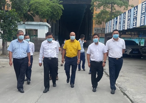 朗途瓷砖受政府高度重视及赞扬，高明区委、镇委领导一行莅临永航企业参观指导！