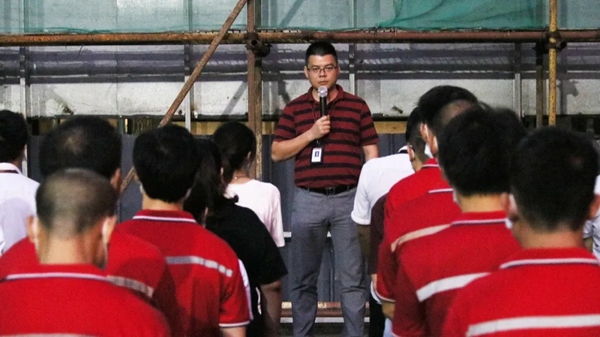 轩尼斯门窗领导一行慰问一线员工