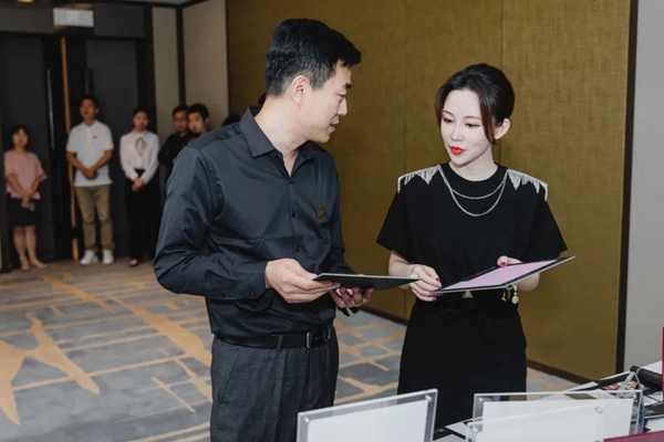 冠军品质|九球天后潘晓婷正式成为阿贝罗尼现代大师品牌形象大使！