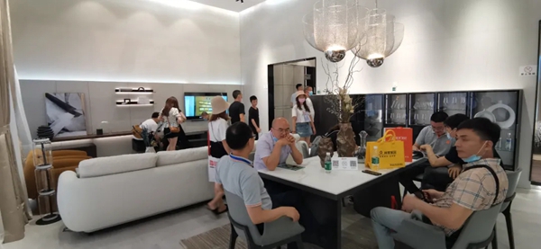 燃爆全场｜亚度家居再次闪耀2021成都家具展