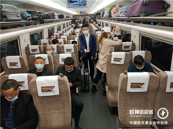 高铁×机场×高炮：欧神诺瓷砖升级三核联动，焕新品牌传播矩阵！