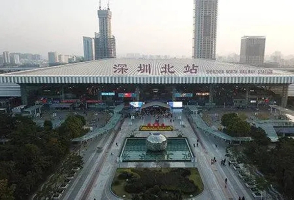 霸屏五大国家级交通枢纽,顺辉陶瓷高铁广告火热放映中!