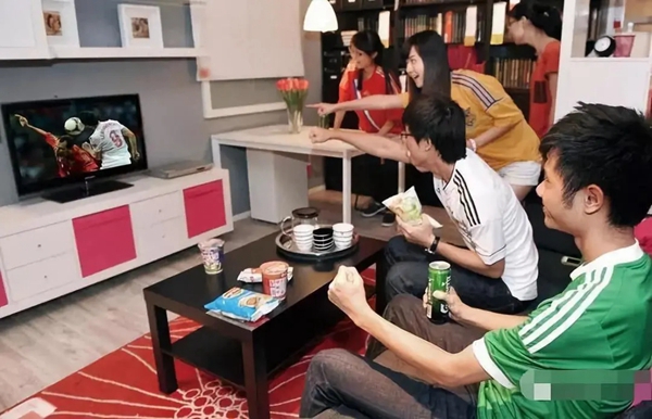 丽博橱柜｜全屋定制|这样的客厅，为你解锁各种看“欧洲杯”的姿势！