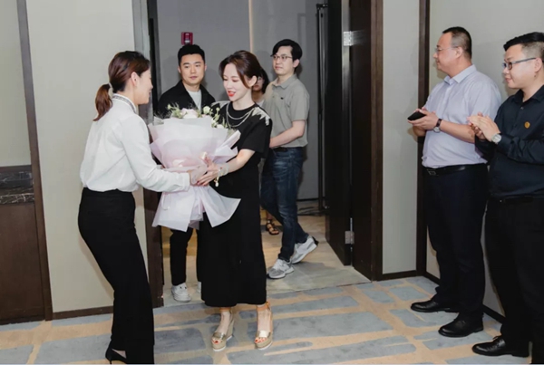 冠军品质|九球天后潘晓婷正式成为阿贝罗尼现代大师品牌形象大使！