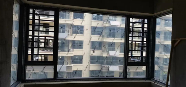 伊美德门窗分享安徽项目，大面积落地窗封阳台