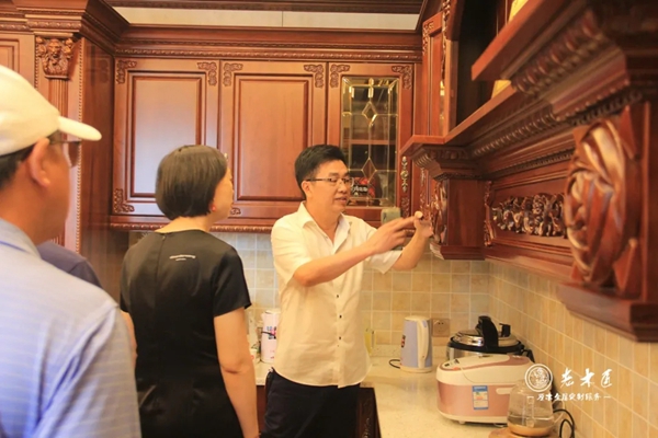 长泰区高新技术企业协会领导与企业家莅临老木匠＆欧尚谷原木轻奢定制参观指导